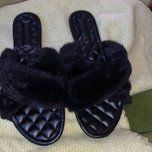 French connection fur crisscross quilted slippers size L